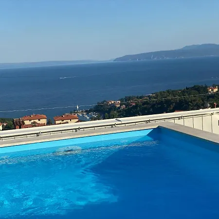 アパート Stella - Heated Rooftop Swimming Pool Ičići