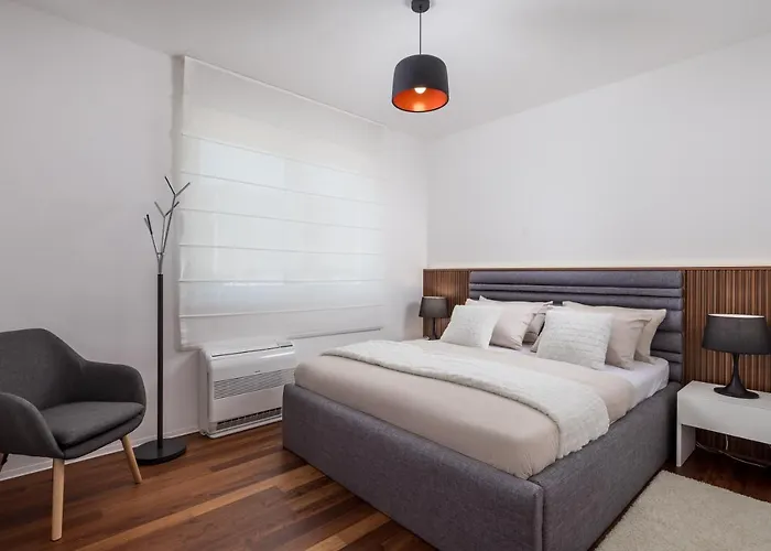 Apartment Stella - Heated Rooftop Swimming Pool *