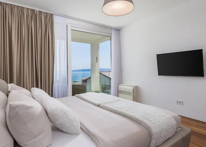 Stella - Heated Rooftop Swimming Pool Apartment