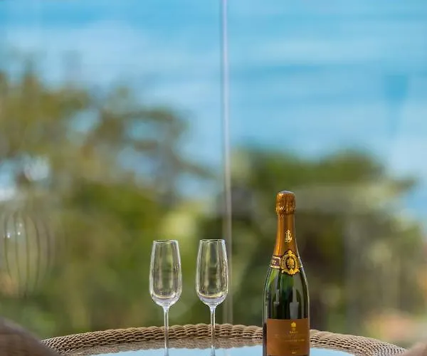 Stella - Heated Rooftop Swimming Pool